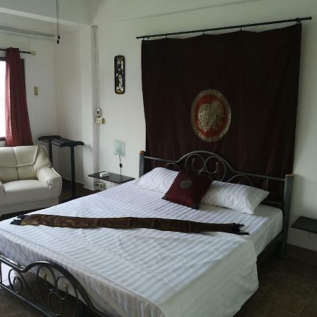 Bellmans Restaurant & Guesthouse Karon Ngoại thất bức ảnh