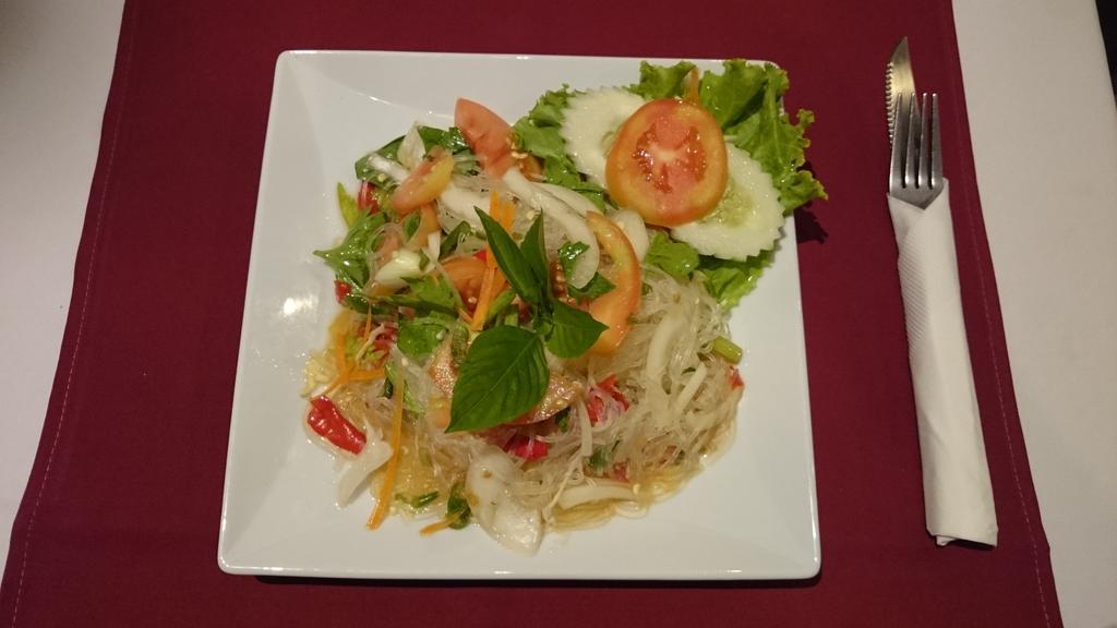 Bellmans Restaurant & Guesthouse Karon Ngoại thất bức ảnh