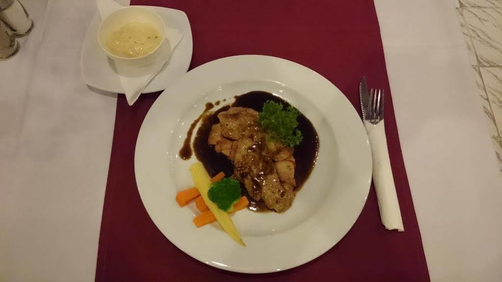 Bellmans Restaurant & Guesthouse Karon Ngoại thất bức ảnh