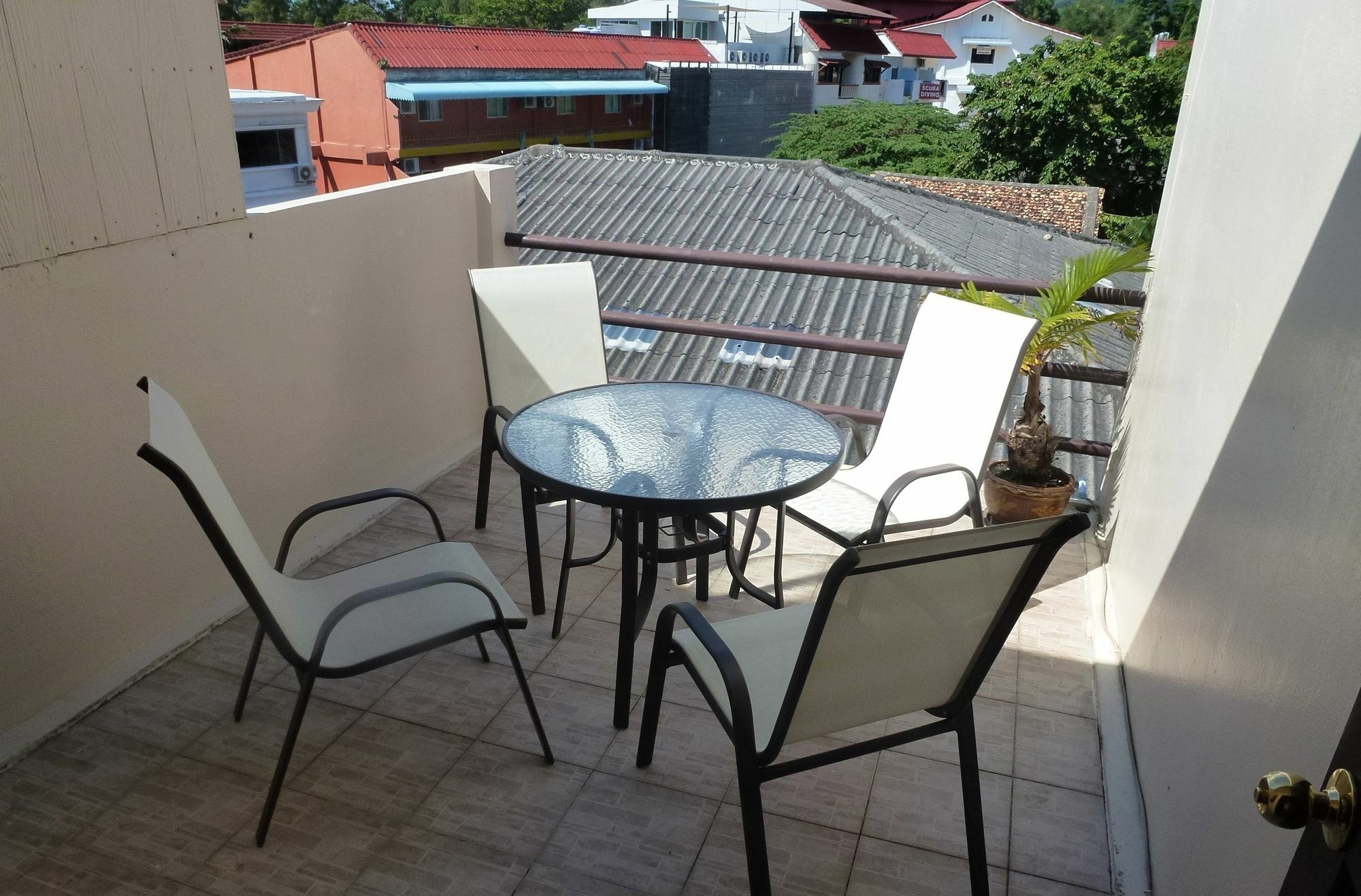 Bellmans Restaurant & Guesthouse Karon Ngoại thất bức ảnh
