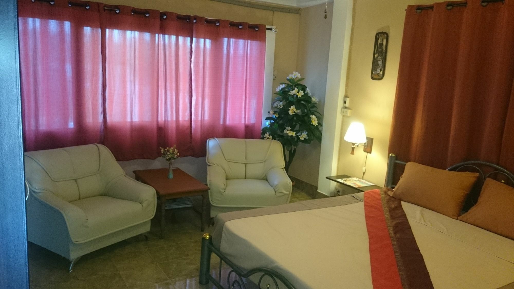 Bellmans Restaurant & Guesthouse Karon Ngoại thất bức ảnh