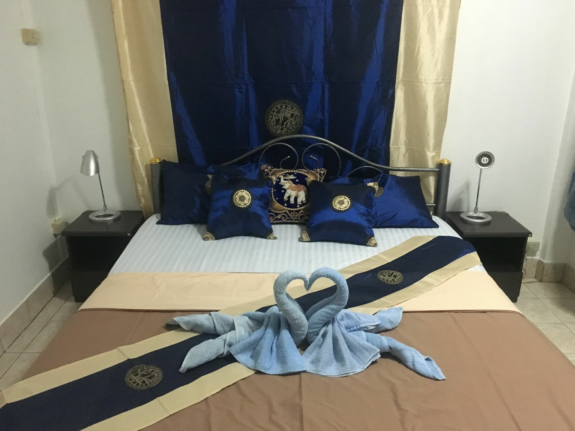 Bellmans Restaurant & Guesthouse Karon Ngoại thất bức ảnh