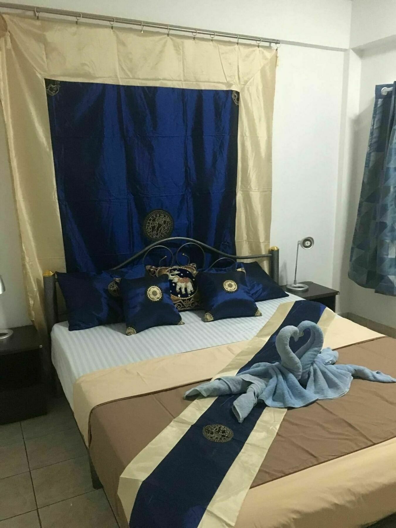 Bellmans Restaurant & Guesthouse Karon Ngoại thất bức ảnh