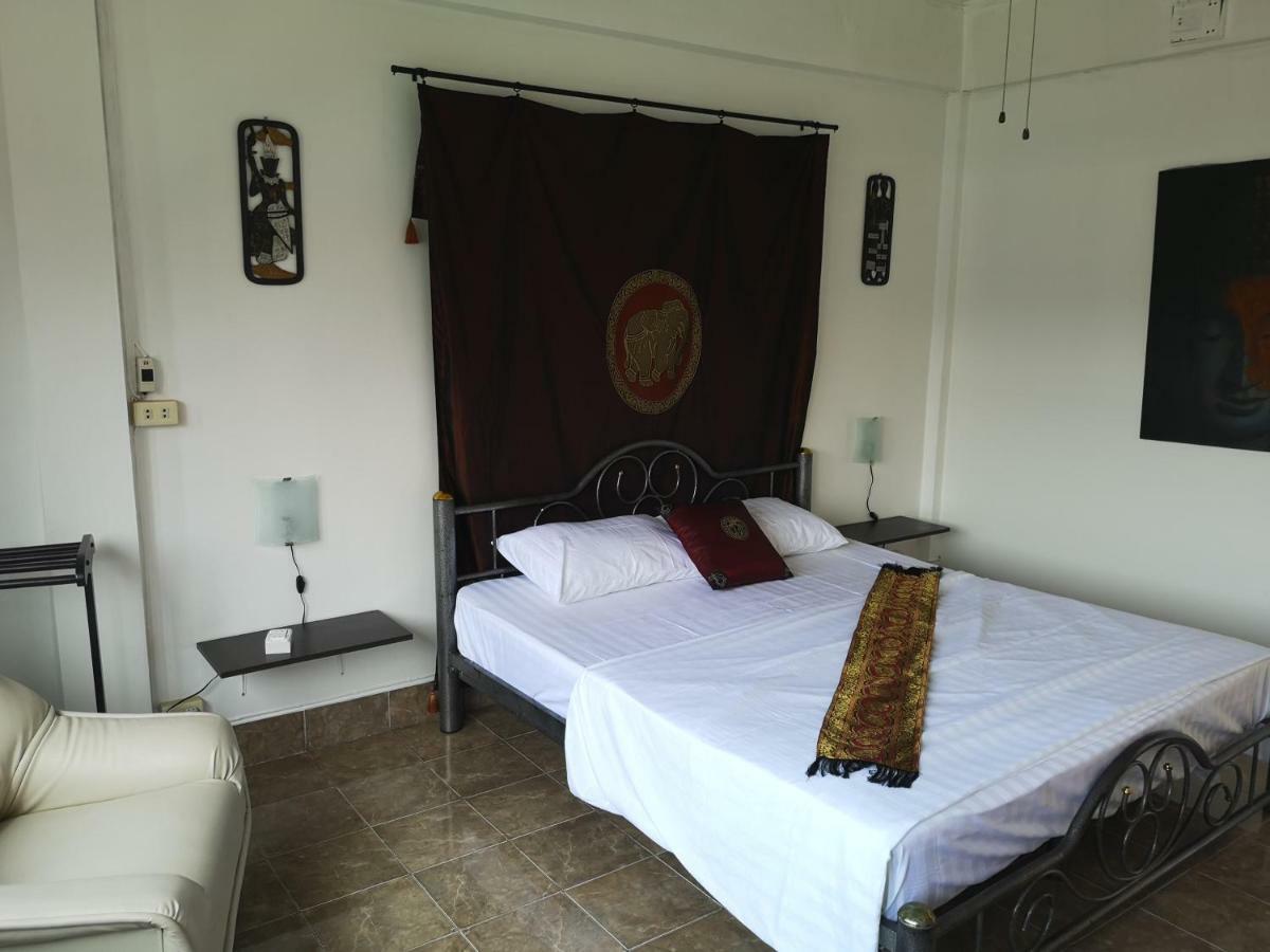 Bellmans Restaurant & Guesthouse Karon Ngoại thất bức ảnh